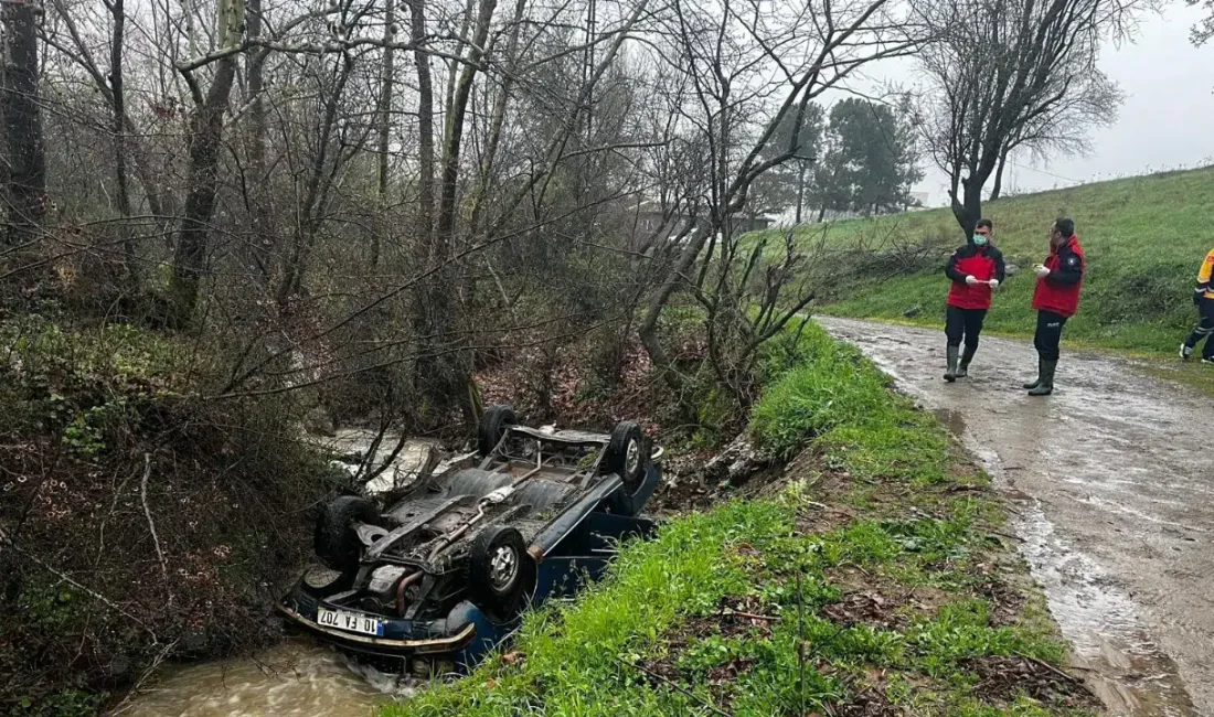 Balıkesir’in Sındırgı ilçesinde dere yatağında ters dönmüş halde bulunan otomobil