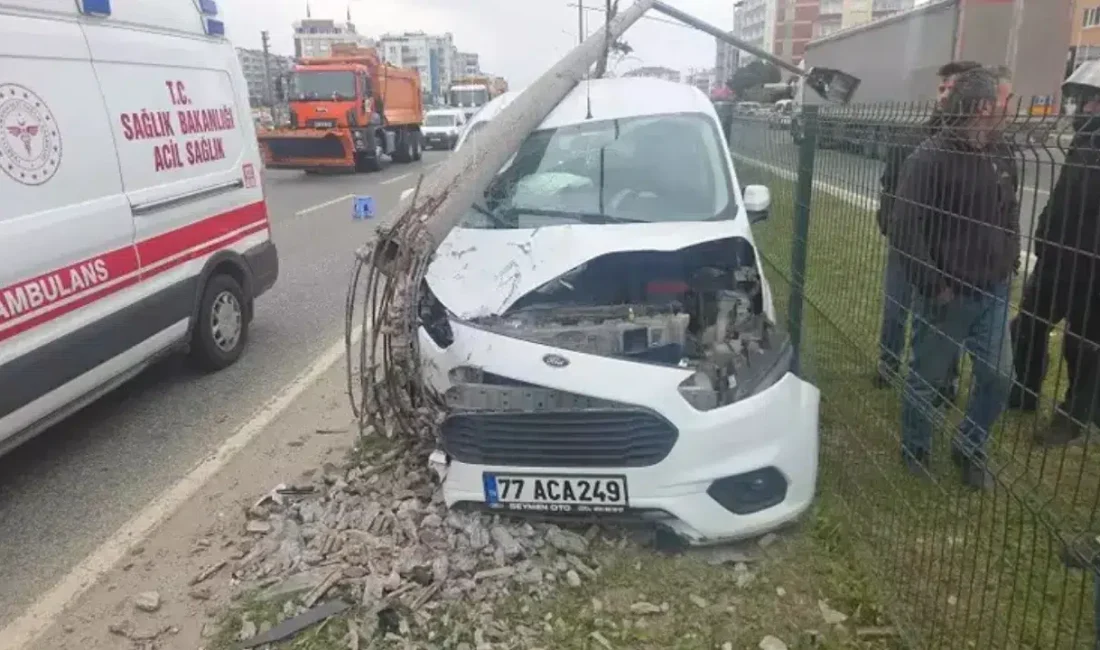 Bursa’nın Orhangazi ilçesinde kontrolden çıkan hafif ticari aracın refüjdeki aydınlatma
