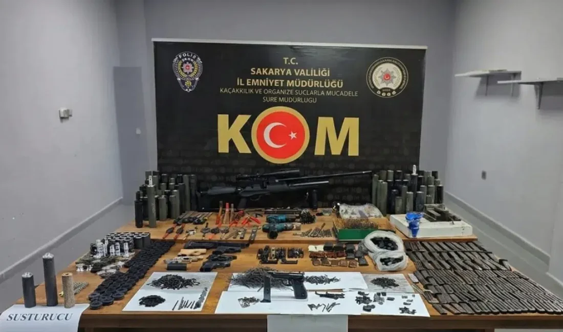 Sakarya’nın Hendek ilçesinde polisin gerçekleştirdiği operasyonla silah imalathanesine çevrilen adreste