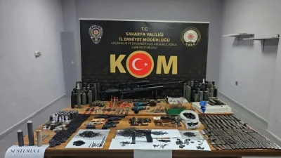 Sakarya’nın Hendek ilçesinde polisin gerçekleştirdiği operasyonla silah imalathanesine çevrilen adreste
