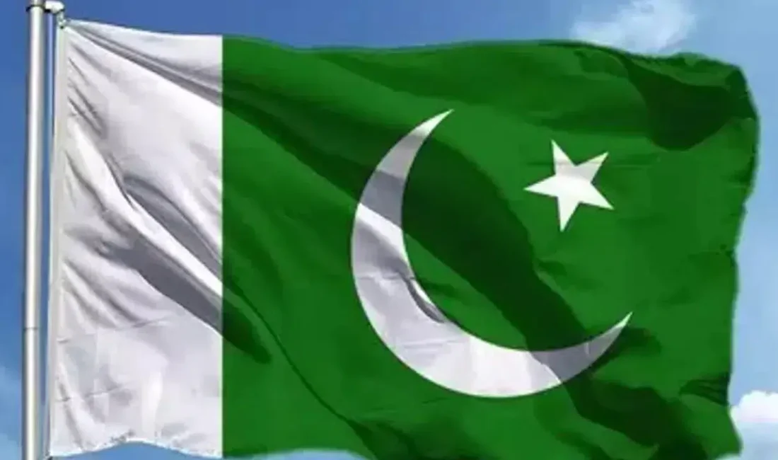 Pakistan genelinde etkisini artıran sağanak yağışlar büyük bir yıkımı beraberinde