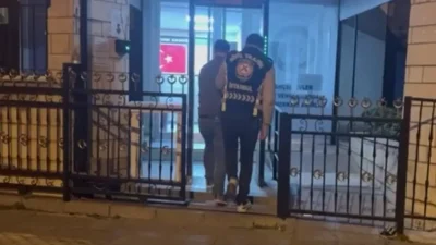 İstanbul Bahçelievler’de trafik akışını tehlikeye atarak diğer sürücülerin üzerine yürüyen