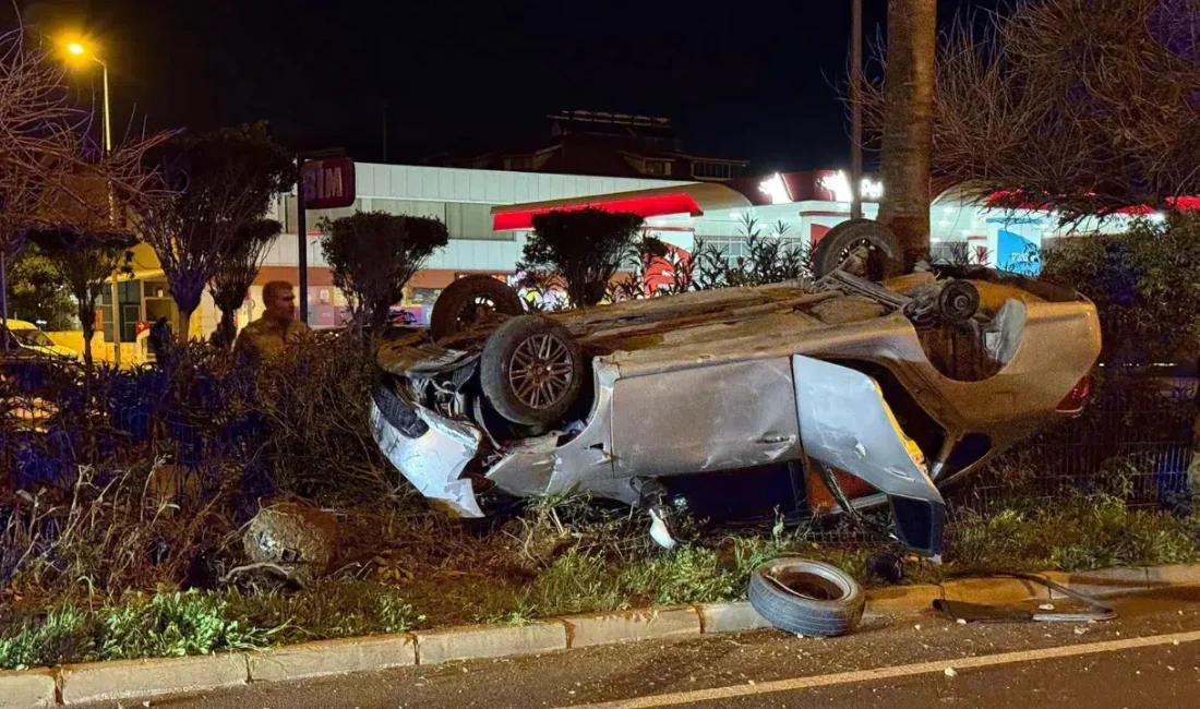 Antalya’nın Gazipaşa ilçesinde D-400 Karayolu üzerinde seyir halindeki bir otomobilin