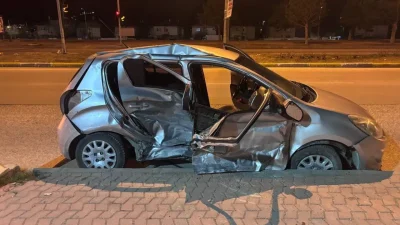 Erzincan’da iki otomobilin çarpışması sonucu meydana gelen feci trafik kazasında