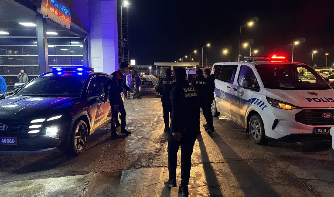 Adıyaman’da meydana gelen trafik kazasının ardından hastanede tedavi altına alınan