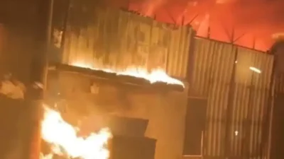 Kahramanmaraş’ta bir iş yerinin depo bölümünde aniden yükselen alevler büyük