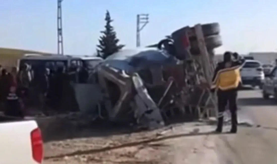 Gaziantep’in Şahinbey ilçesinde öğle saatlerinde meydana gelen feci trafik kazasında