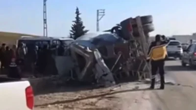 Gaziantep’in Şahinbey ilçesinde öğle saatlerinde meydana gelen feci trafik kazasında