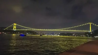 İstanbul’un simge yapılarından Fatih Sultan Mehmet Köprüsü, bu akşam alışılmışın
