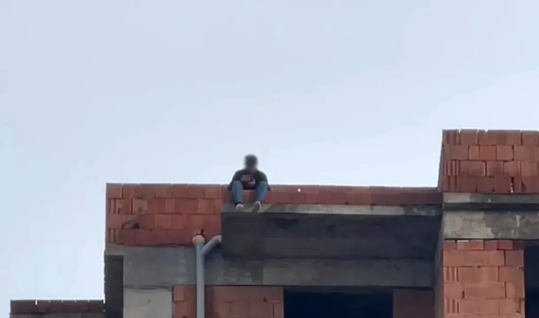 Antalya’nın Aksu ilçesinde eşiyle tartıştıktan sonra telefonlarına cevap alamayan bir