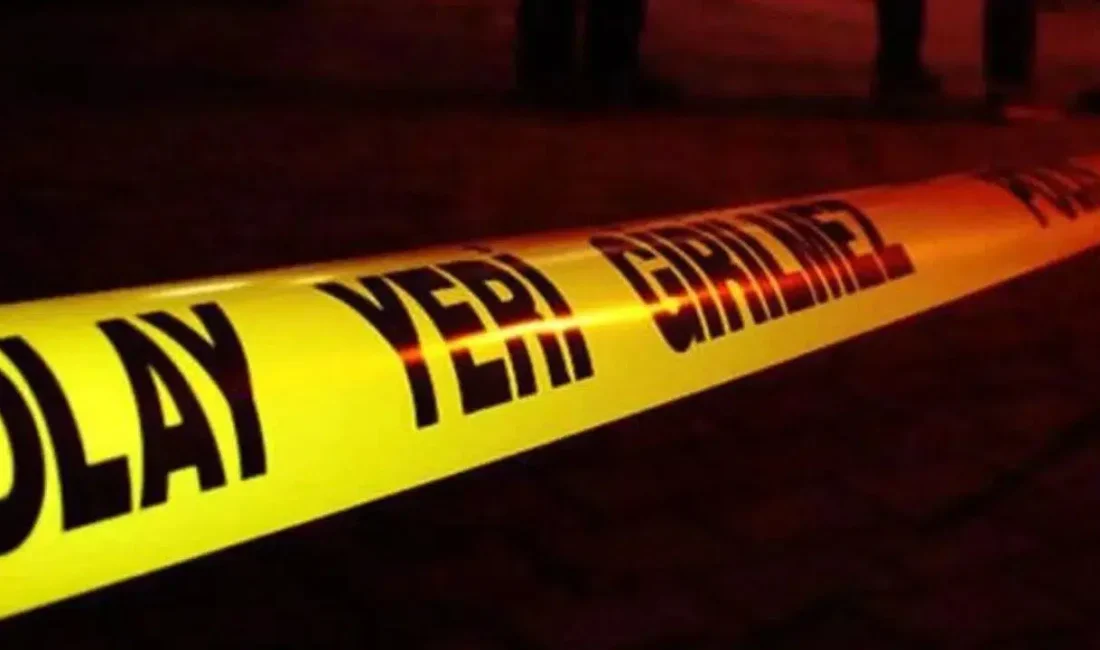 İstanbul Zeytinburnu sahilinde denizde hareketsiz yatan iki kişiyi gören vatandaşların