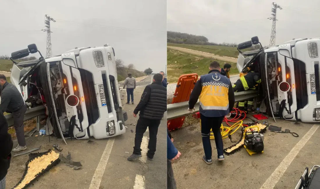 Tekirdağ’ın Malkara ilçesinde ayçiçek yağı yüklü bir tırın bariyerlere çarpması