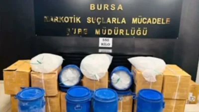 Bursa Emniyet Müdürlüğü Narkotik ekiplerinin gerçekleştirdiği dev operasyonla yüz binlerce
