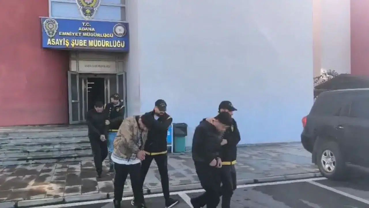 Adana merkezli 3 ilde kendilerini emniyet mensubu olarak tanıtarak bir