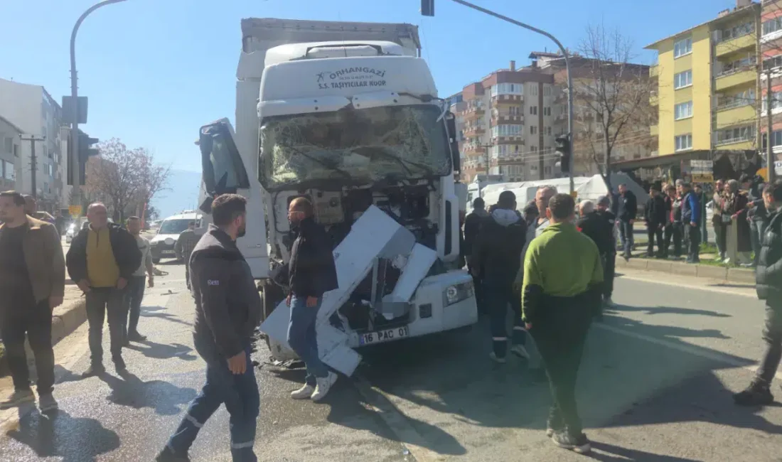 Bursa’nın Orhangazi ilçesinde kontrolden çıkan bir tırın önce bir motosiklete
