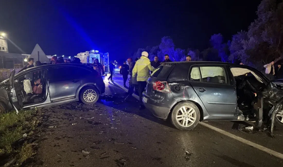 İzmir’in Kemalpaşa ilçesinde iki otomobilin şiddetli şekilde çarpışması sonucu meydana