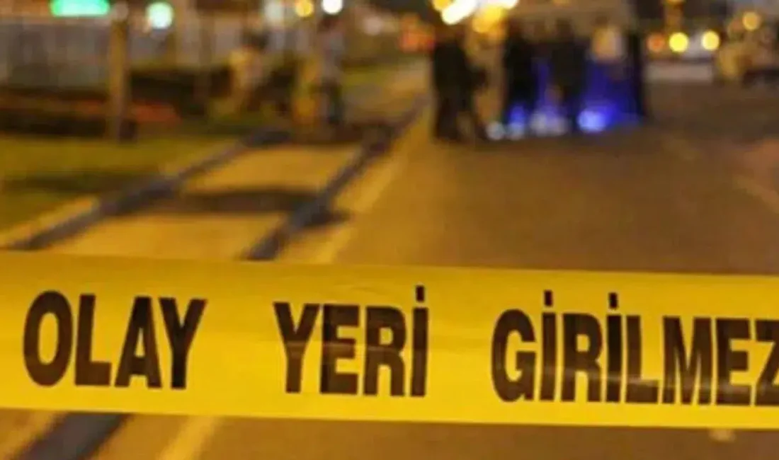 İstanbul Beylikdüzü’nde iftar saati öncesi fırından taze ekmek alarak evine