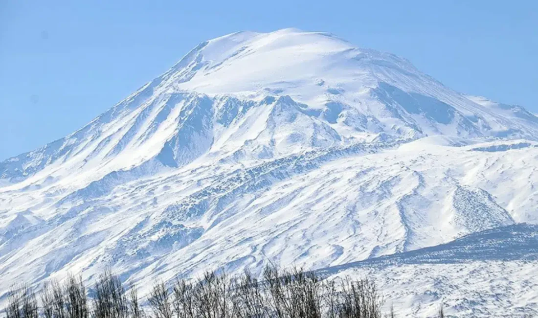 Ağrı Dağı’na tırmanış gerçekleştiren 5 kişilik dağcı grubunda yer alan