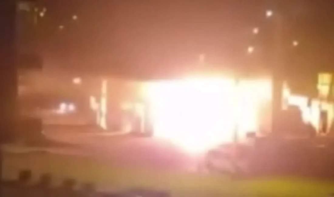 Siirt’te bir akaryakıt istasyonunda aniden yükselen alevler bölgede büyük bir