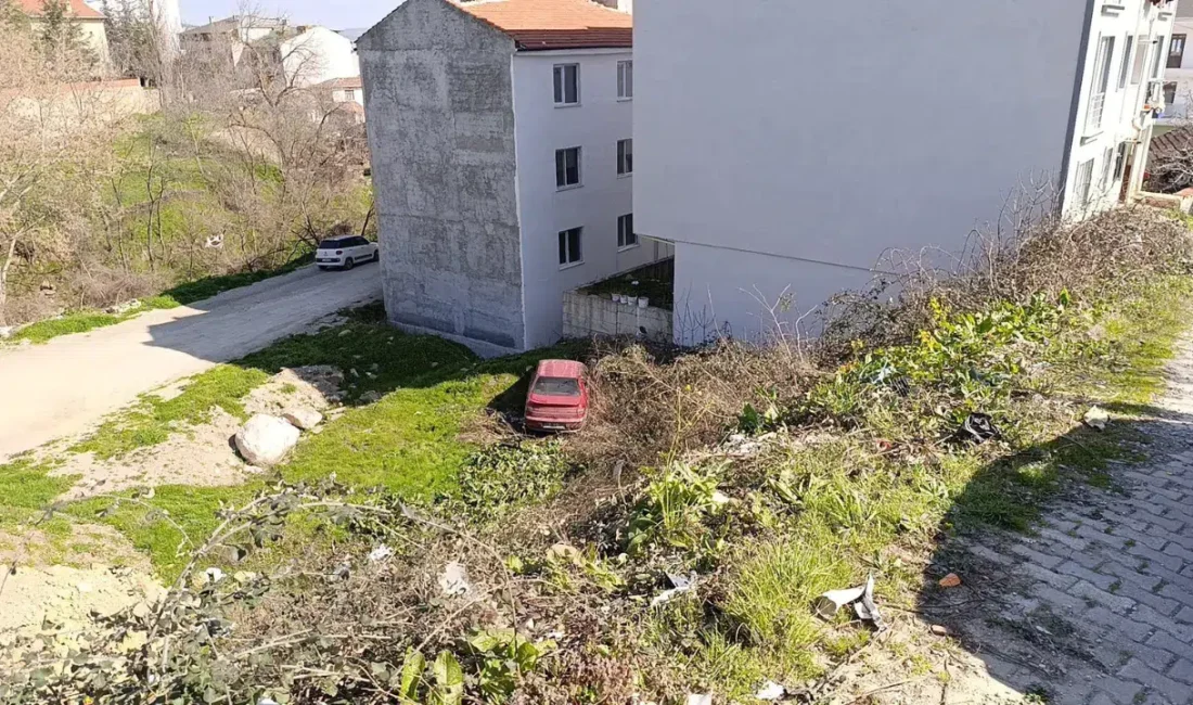 Bursa’nın İnegöl ilçesinde freni boşalan bir otomobilin şarampole yuvarlanması sonucu