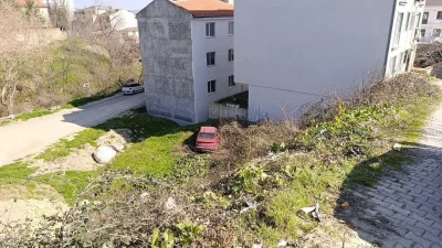 Bursa’nın İnegöl ilçesinde freni boşalan bir otomobilin şarampole yuvarlanması sonucu