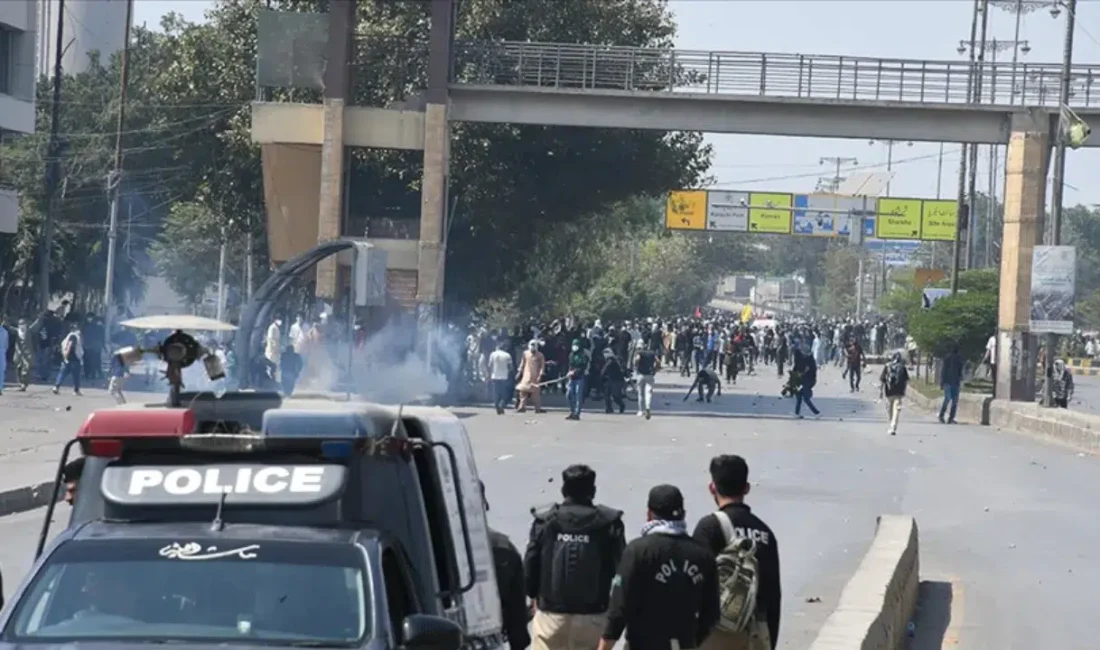 Pakistan’da ABD ve İsrail’in İran’a yönelik gerçekleştirdiği saldırılar sonrasında patlak