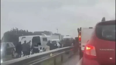 İstanbul Büyükçekmece D-100 Karayolu’nda seyir halindeki bir servis midibüsünün kontrolden