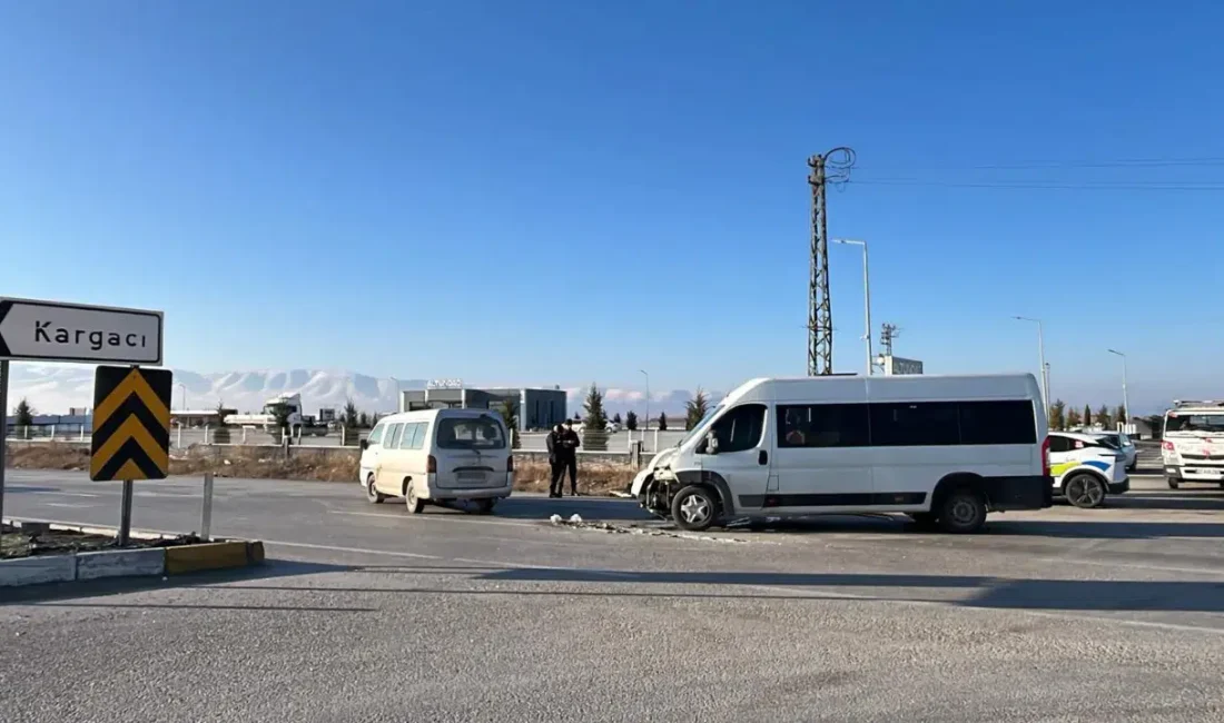 Konya’nın Ereğli ilçesinde sabah saatlerinde yürekleri ağza getiren bir trafik