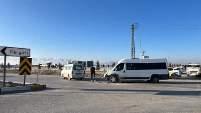 Konya’nın Ereğli ilçesinde sabah saatlerinde yürekleri ağza getiren bir trafik
