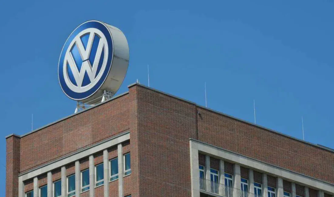 Almanya’nın otomotiv lokomotifi Volkswagen, son 10 yılın en düşük kâr