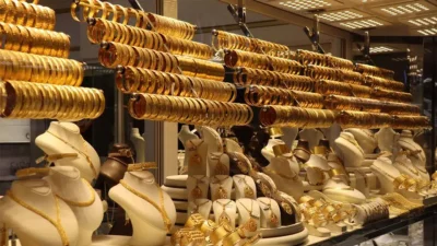 Antalya’nın Döşemealtı ilçesinde uzun süredir faaliyet gösteren bir kuyumcunun, müşterilerinden