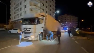 Batman’da Göçmen Kaçakçılığıyla Mücadele ekiplerinin gerçekleştirdiği titiz operasyon sonucunda, bir