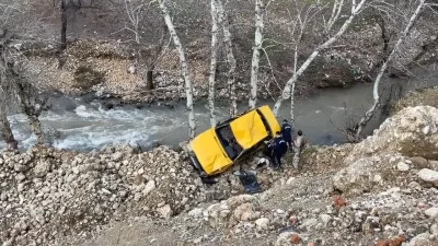 Adıyaman merkeze bağlı Kömür beldesi yakınlarında kontrolden çıkan bir otomobilin