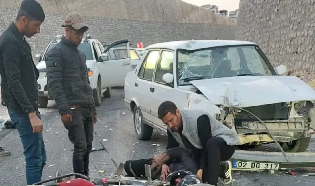Adıyaman’ın Besni ilçesinde meydana gelen trafik kazasında otomobil ile motosikletin