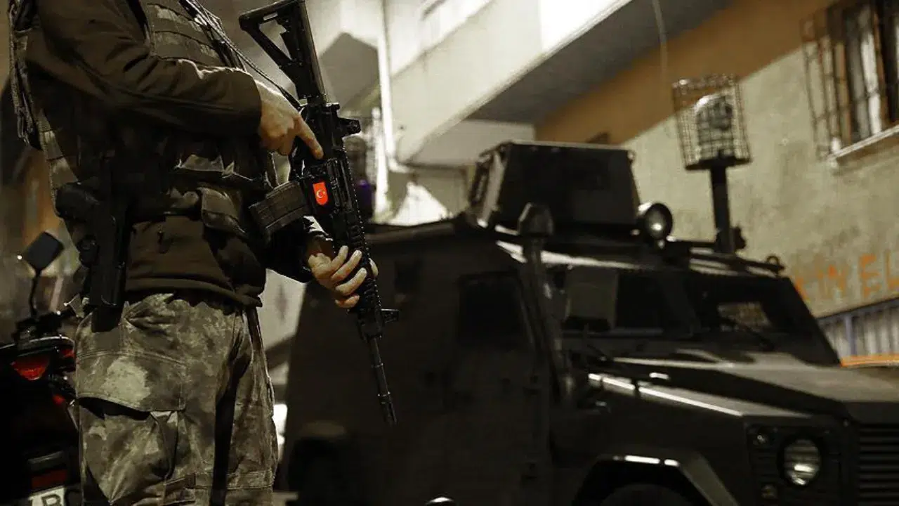 Yalova’da emniyet güçlerinin terör örgütü DEAŞ’a yönelik gerçekleştirdiği eş zamanlı