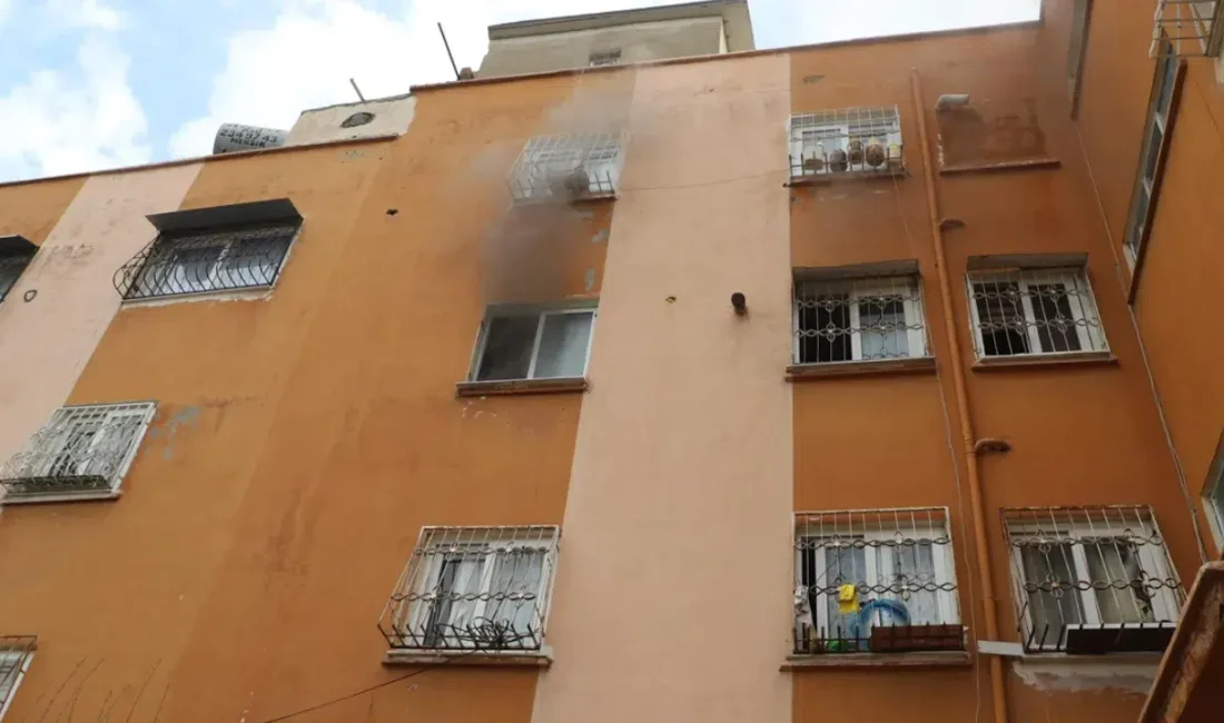 Mersin’in Toroslar ilçesinde bir apartman dairesinde çıkan yangın büyük paniğe