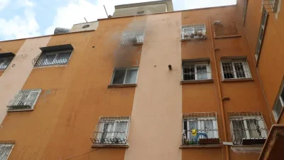 Mersin’in Toroslar ilçesinde bir apartman dairesinde çıkan yangın büyük paniğe