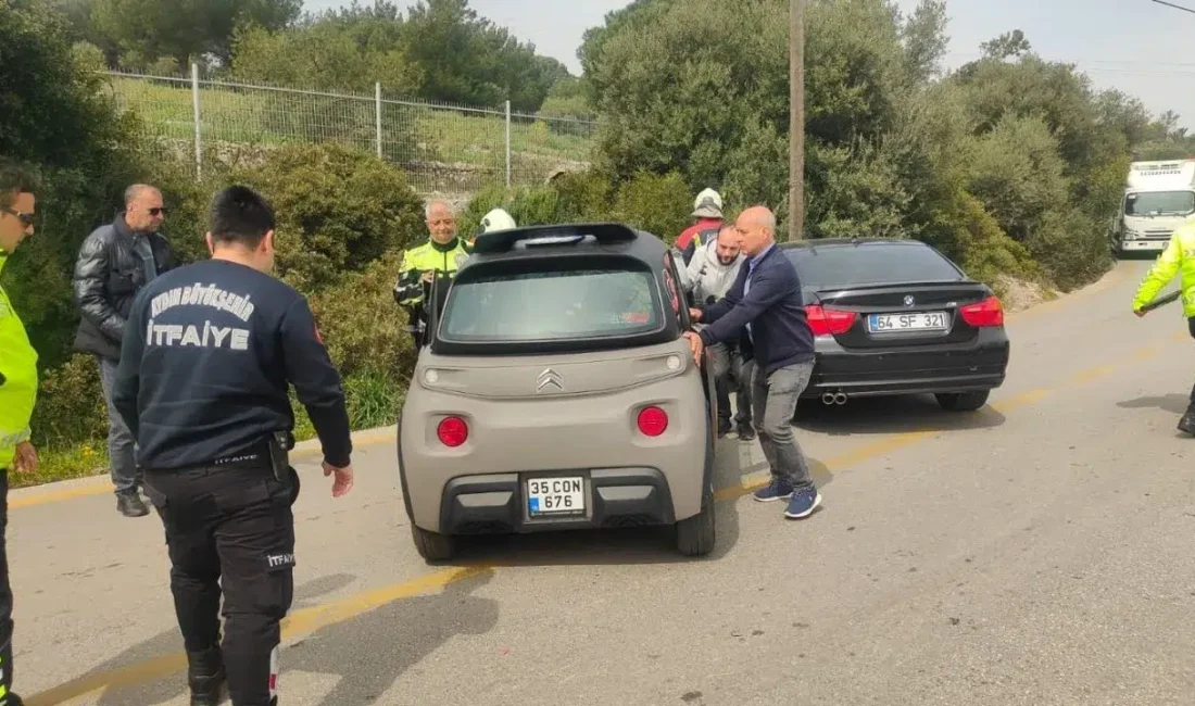 Aydın’ın Kuşadası ilçesinde elektrikli bir otomobil ile karşı yönden gelen