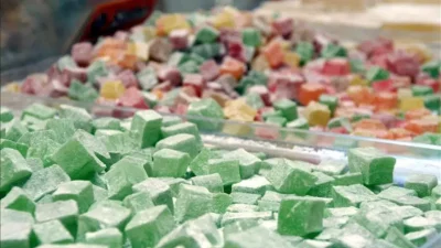 Kastamonu’nun Abana ilçesinde cami çıkışında ikram edilen lokumu yiyen 71