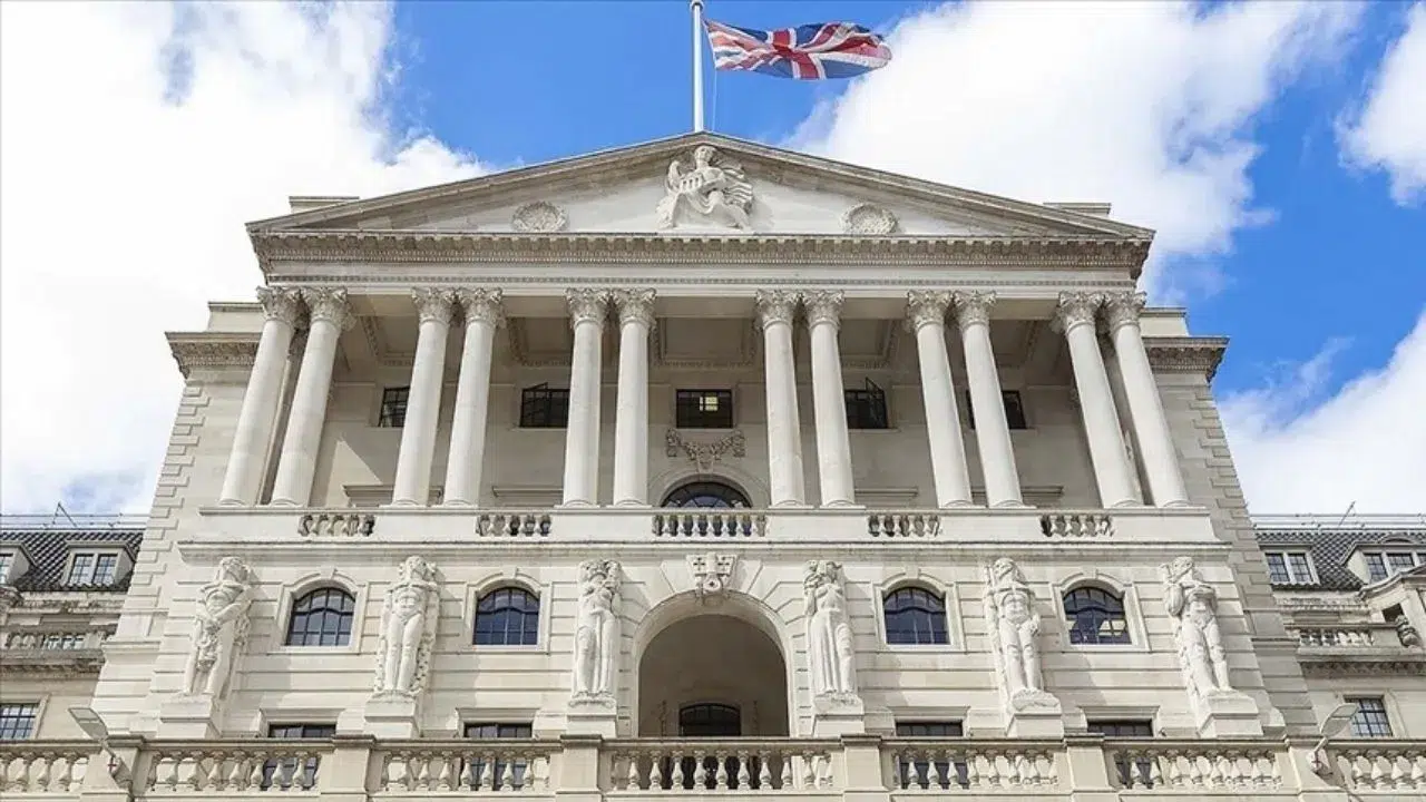İngiltere Merkez Bankası merakla beklenen faiz kararını resmen duyurdu ve