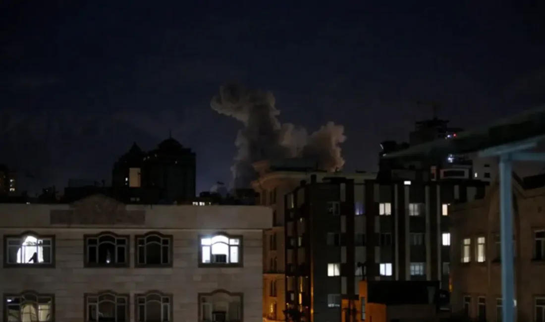 İran’ın başkenti Tahran, gece yarısı gerçekleştirilen hava saldırılarıyla sarsıldı. ABD