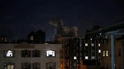 İran’ın başkenti Tahran, gece yarısı gerçekleştirilen hava saldırılarıyla sarsıldı. ABD