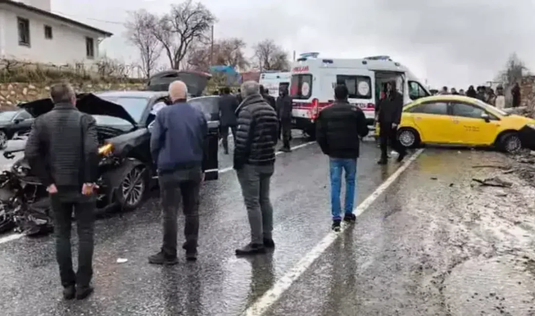 Elazığ’da bayramlaşma programı kapsamında Keban ilçesine doğru hareket eden AK