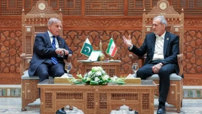 İran Cumhurbaşkanı Mesud Pezeşkiyan ile Pakistan Başbakanı Şahbaz Şerif arasında