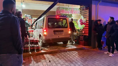 Antalya’nın Gazipaşa ilçesinde ehliyetsiz bir sürücünün direksiyon hakimiyetini kaybetmesi sonucu