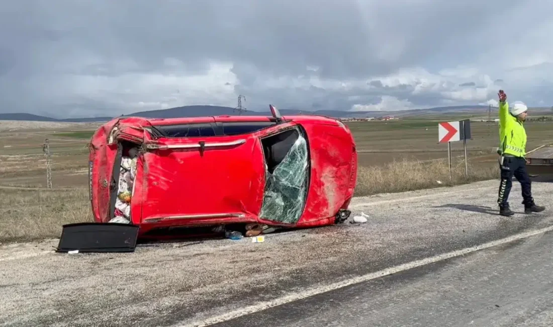 Çorum’un Alaca ilçesinde sürücüsünün direksiyon hakimiyetini kaybetmesi sonucu kontrolden çıkan