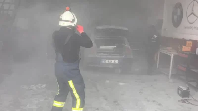 Van’ın Tuşba ilçesinde yer alan sanayi sitesinde tamir sırasını bekleyen