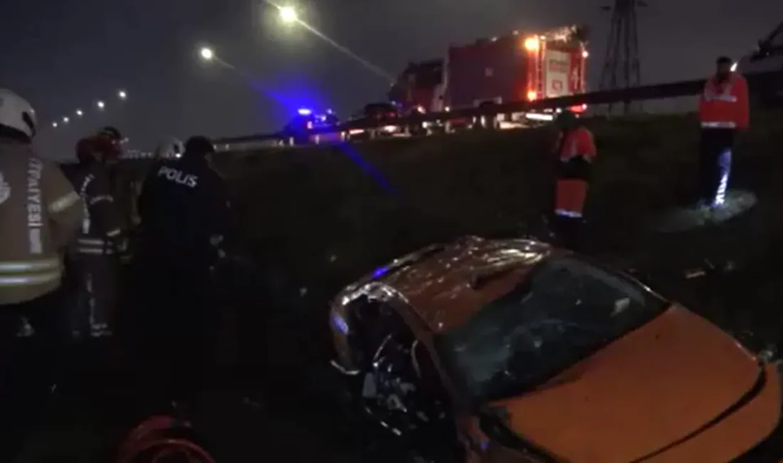 İstanbul’un Pendik ilçesinde kontrolden çıkarak su kanalına devrilen ticari taksi