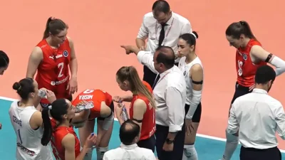 Vodafone Sultanlar Ligi’nin kaderini belirleyen son hafta mücadelesinde Eczacıbaşı Dynavit’e