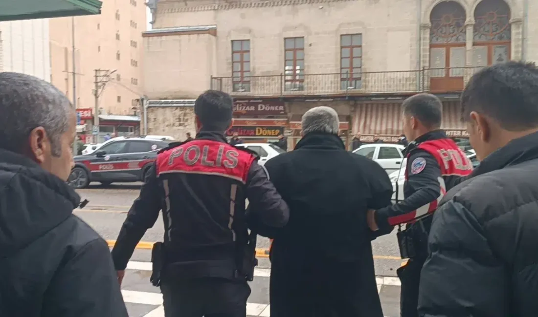 Şanlıurfa’da öğle saatlerinde meydana gelen akılalmaz olayda, yüzüne maske takarak